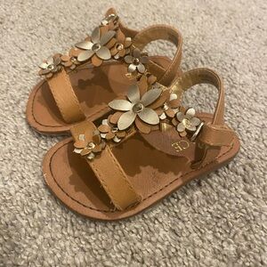 Toddler sandals. The children’s place size 5